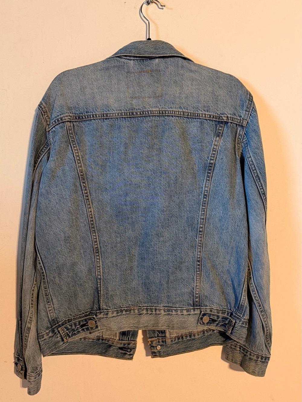 Levi's Light Blue Denim Jacket - Classic Trucker Size Medium - Picture 2 of 8